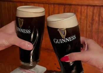 Diageo evalúa vender su marca de cerveza Guinness: Bloomberg News