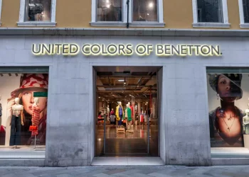 Benetton se declara en quiebra y cierra tiendas