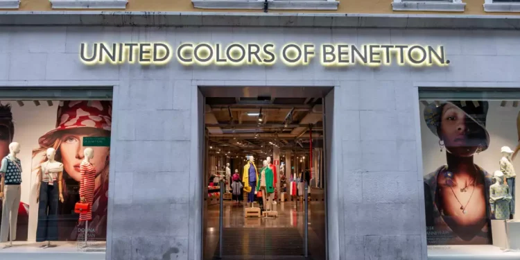 Benetton se declara en quiebra y cierra tiendas