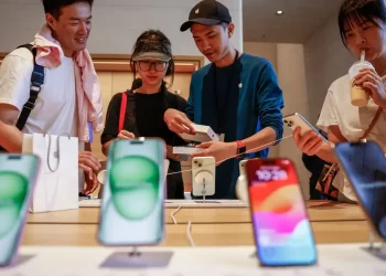 Apple pierde la corona en ventas de smartphones en China y cae al tercer lugar en 2024