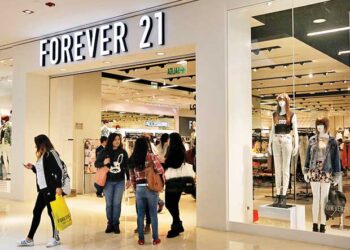 Forever 21 planea cerrar al menos 200 tiendas en su segunda quiebra: Bloomberg