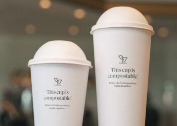 Starbucks lanza vasos compostables y los clientes los critican por dejar de ser «instagrammeables»