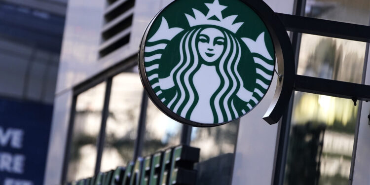 Starbucks eliminará 1,100 puestos de trabajo en todo el mundo