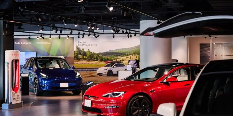 Tesla y Toyota compiten con estos autos por el carro más vendido en el mundo