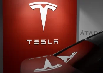 Tesla retirará 376,000 vehículos en EU por falla en la dirección asistida