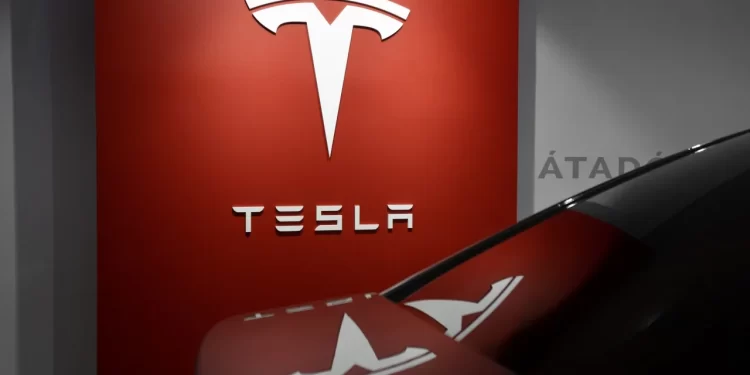 Tesla retirará 376,000 vehículos en EU por falla en la dirección asistida
