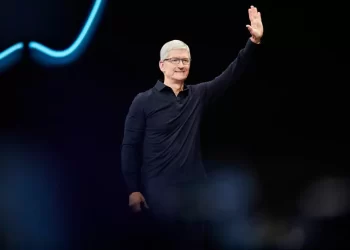 La IA de Apple en jaque debido a retrasos, reorganizaciones internas y demanda