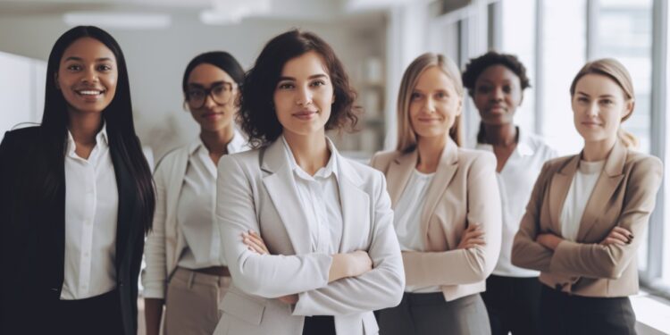 Mujeres ocupan el 44% de los altos cargos en el sector financiero dominicano