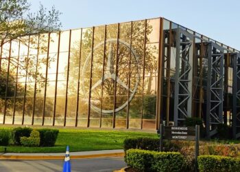 Mercedes-Benz despedirá hasta al 15% de su plantilla en China ante la caída de las ventas