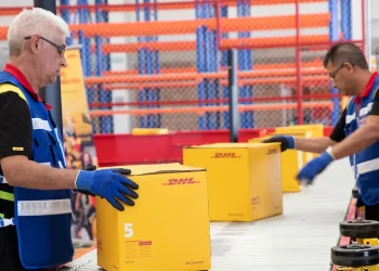 DHL planea 8,000 despidos para ahorrar 1,100 mdd hasta 2027