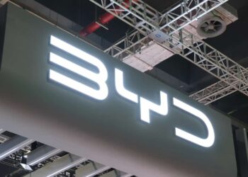 BYD rebasa a Tesla con carga de batería en 5 minutos y 400 km de autonomía