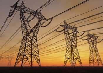 La subida de la demanda global de energía se aceleró al 2.2% en 2024 por la electricidad