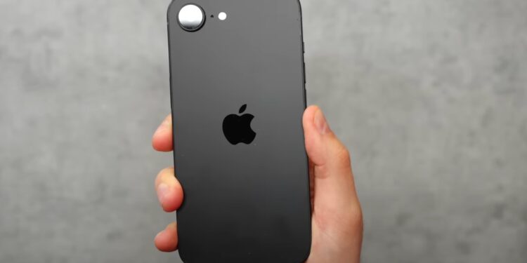El nuevo teléfono básico de Apple, iPhone 16e, se eclipsa con su precio