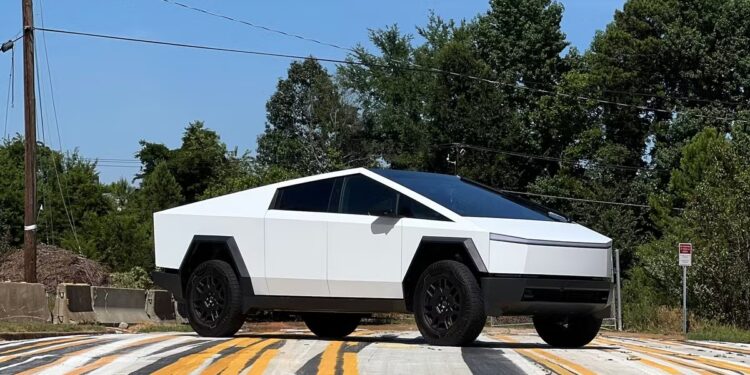 Tesla retira del mercado sus Cybertrucks por una falla de seguridad