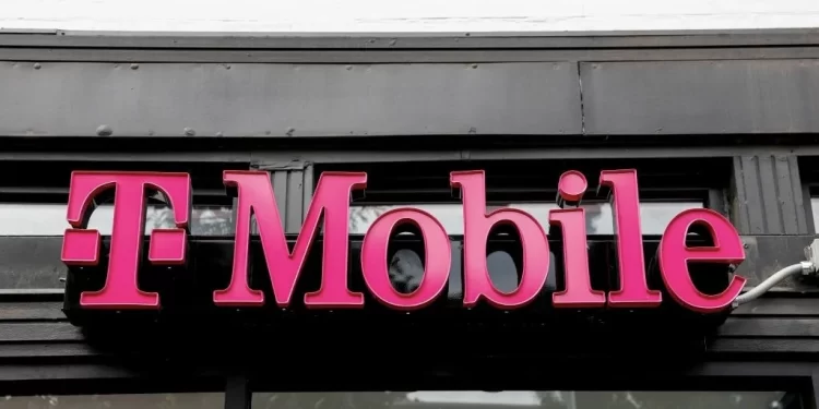 Acciones de T-Mobile caen: nuevos clientes mensuales resultaron menos de lo esperado