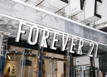 Forever 21 vuelve a declararse en bancarrota y culpa a plataformas chinas