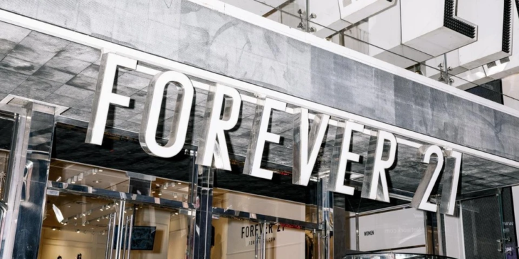 Forever 21 vuelve a declararse en bancarrota y culpa a plataformas chinas