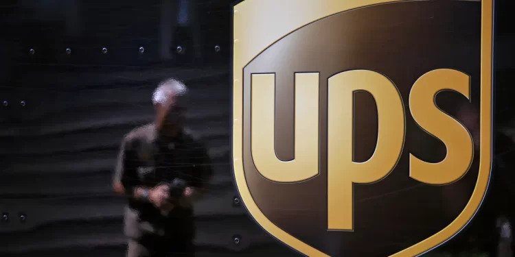 UPS eliminará 20,000 empleos en 2025 tras recorte de los envíos de Amazon