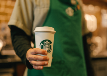 Starbucks fija un dividendo trimestral de 0,61 dólares por acción