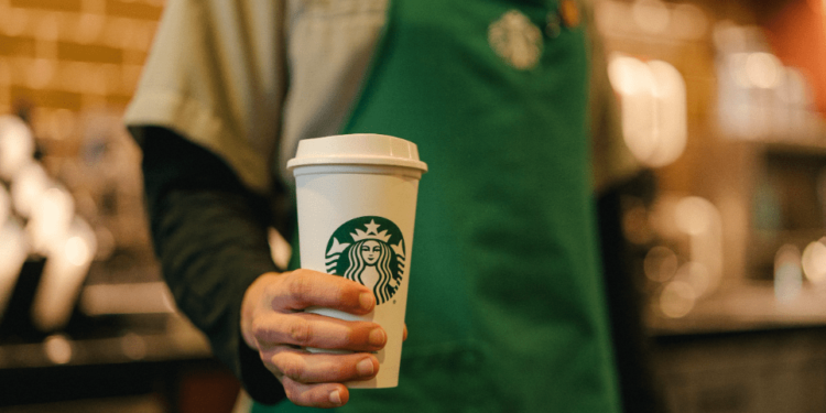 Starbucks fija un dividendo trimestral de 0,61 dólares por acción
