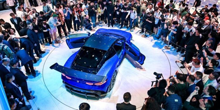 Arranca el autoshow de Shanghái, la mayor feria automotriz del mundo entre la competencia de vehículos eléctricos y tensiones comerciales