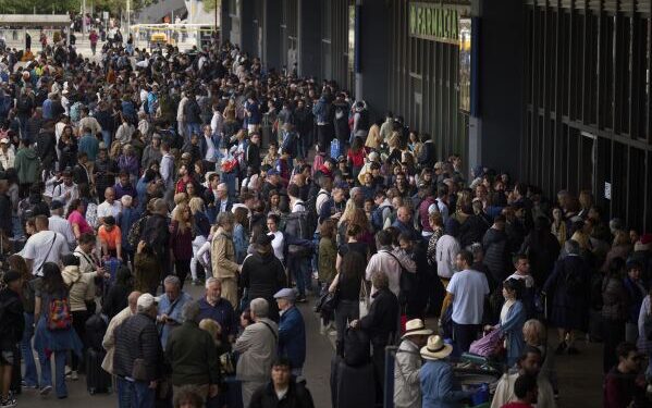 Efectos del apagón masivo: pago en efectivo en los comercios y sucursales bancarias sin luz