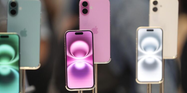 Apple envía 600 toneladas de iPhones desde India para ‘esquivar’ los aranceles de Trump