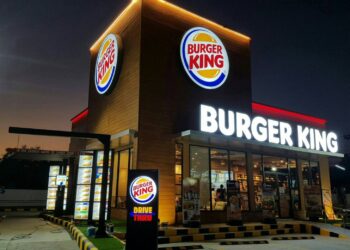 Burger King enfrentará demanda por exagerar el tamaño de la Whopper