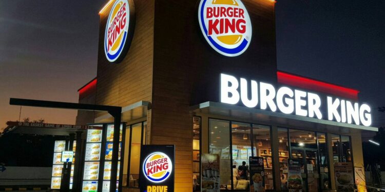 Burger King enfrentará demanda por exagerar el tamaño de la Whopper