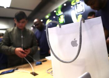 Trump habla con Tim Cook mientras Apple analiza subir precios del iPhone: ¿qué dijeron?
