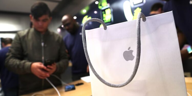 Trump habla con Tim Cook mientras Apple analiza subir precios del iPhone: ¿qué dijeron?