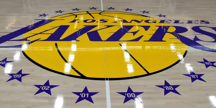 La familia Buss venderá los Lakers a Mark Walter por 10,000 mdd: la venta más cara en la historia del deporte