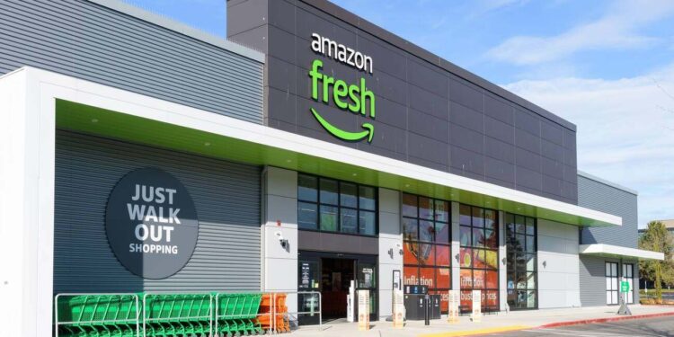 Amazon reestructura su unidad de supermercados