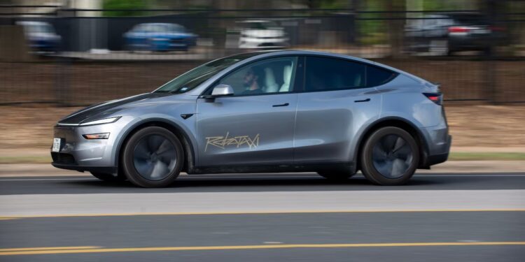Tesla lanza su robotaxi entre un primer grupo de pasajeros que incluyó a inversores