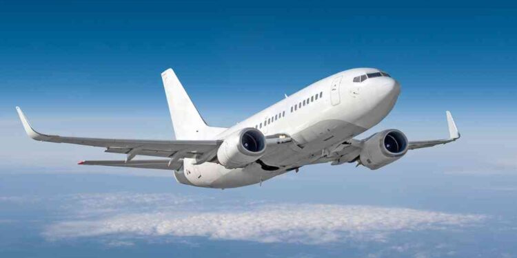 La demanda global de transporte aéreo de pasajeros aumento un 8% en abril