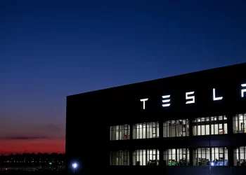 Vendedores en corto de Tesla se preparan para ganar cerca de 1,400 mdd tras caída de sus acciones