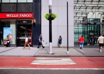 Wells Fargo registra un tibio crecimiento trimestral y recorta sus previsiones del año