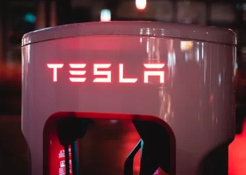 Aranceles de Trump le cuestan 300 mdd a Tesla en el segundo trimestre
