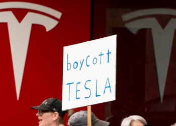 Tesla deberá pagar 329 mdd por accidente mortal relacionado con su piloto automático