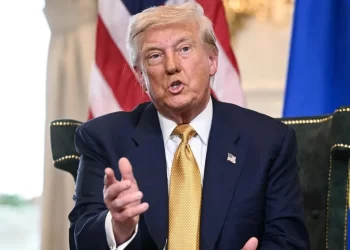 Acciones de American Eagle ganan 23% tras elogio de Trump a la actriz Sydney Sweeney