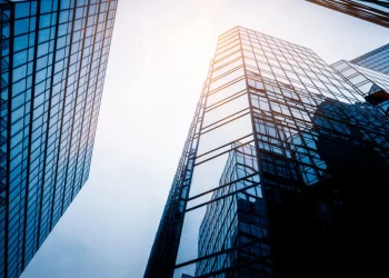 Fusiones y adquisiciones globales alcanzan un máximo de 2.6 bdd en lo que va de añoo