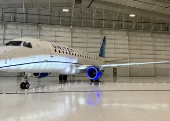 Musk busca expandir su negocio de Wi-Fi en vuelos acercándose a las aerolíneas de lujo