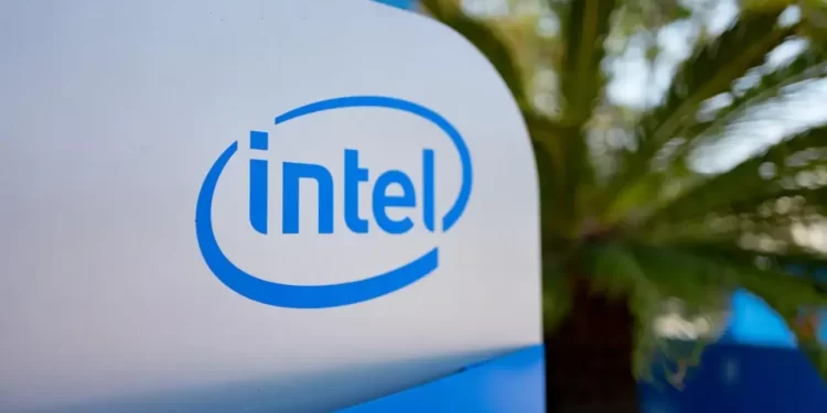 SoftBank acuerda invertir 2,000 mdd en Intel