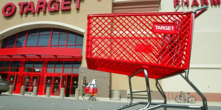Ventas de Target caen nuevamente tras advertencia sobre incertidumbre arancelaria