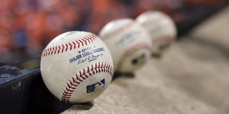 NBCUniversal y MLB negocian acuerdo de tres años cercano a los 600 mdd: WSJ