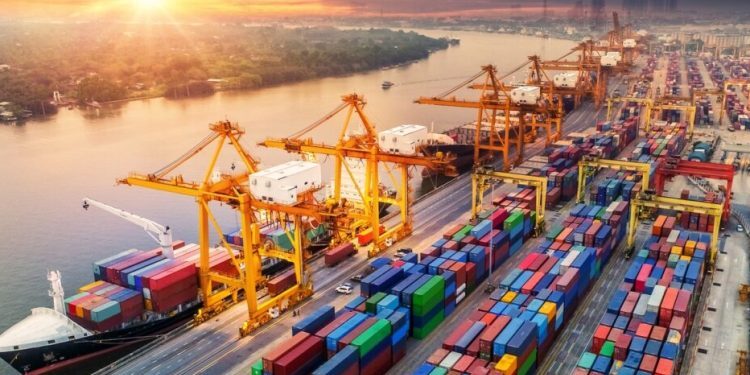 Exportaciones de RD crecen con menos empresas en el sector
