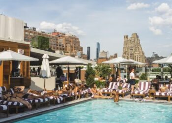 Soho House pasará a ser privada en un acuerdo de 2,700 mdd; Ashton Kutcher se unirá al consejo
