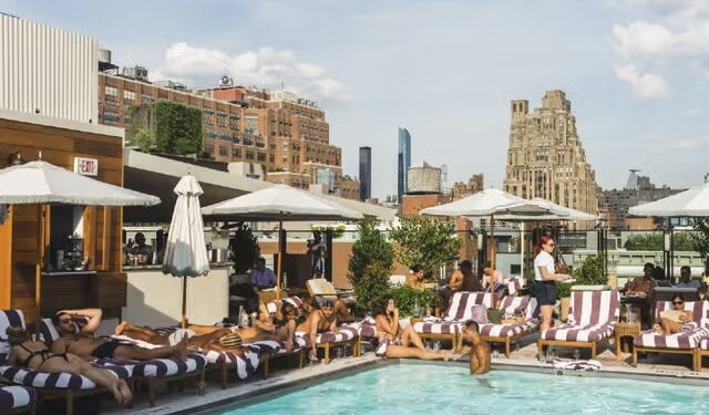 Soho House pasará a ser privada en un acuerdo de 2,700 mdd; Ashton Kutcher se unirá al consejo