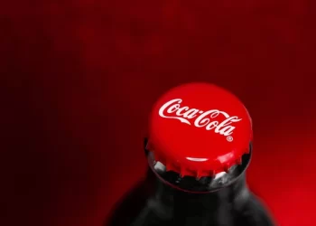 Coca-Cola regresa los envases con nombre para empujar el consumo