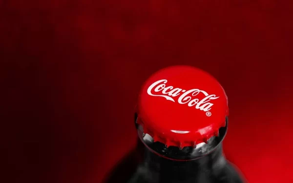 Coca-Cola regresa los envases con nombre para empujar el consumo